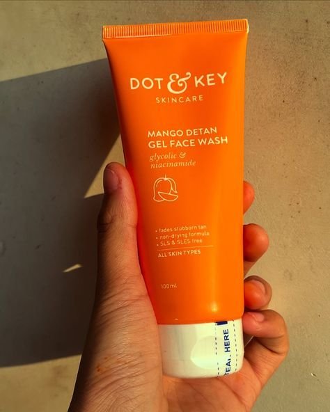 Dot & Key - Mango De-Tan Gel Face Wash